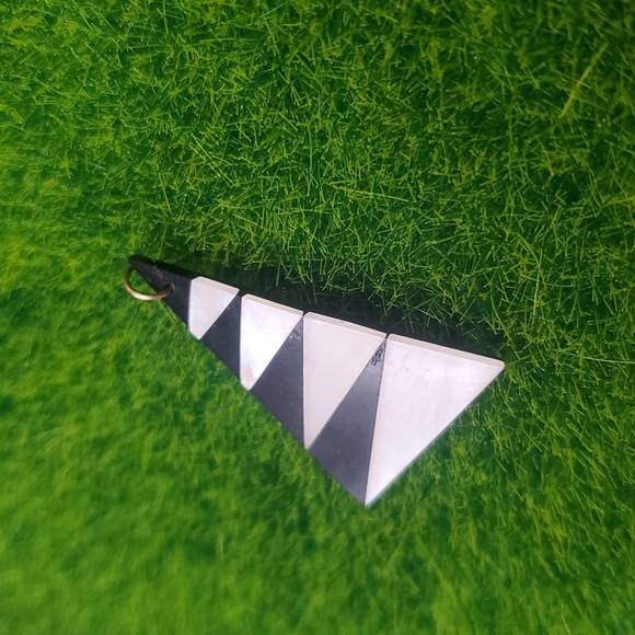 Black And White Pyramid Pendant Retro 1980s P311 - Picture 2 of 3